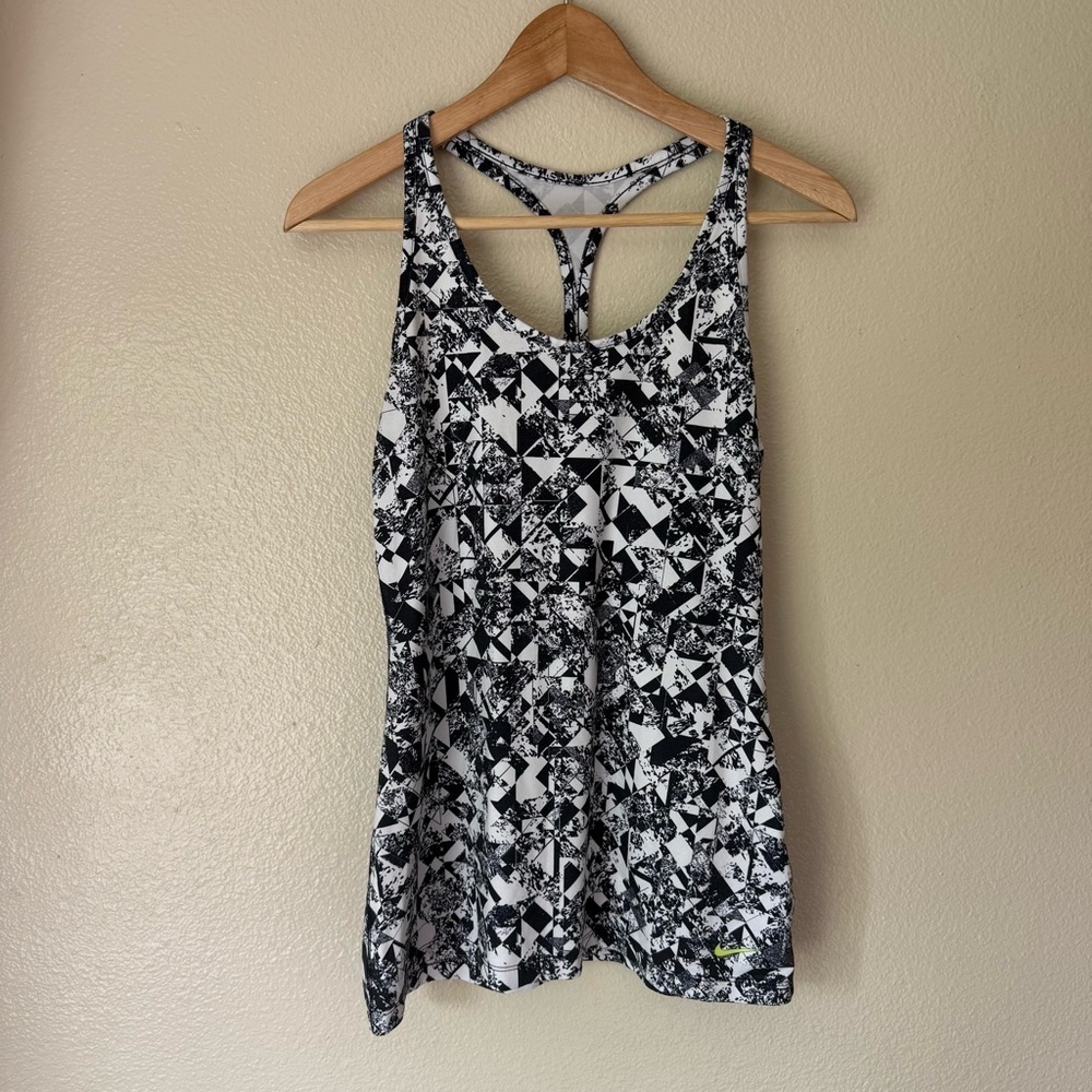 ❇️Nike Black and White Patterned Tank Top 2 for $22 ❇️